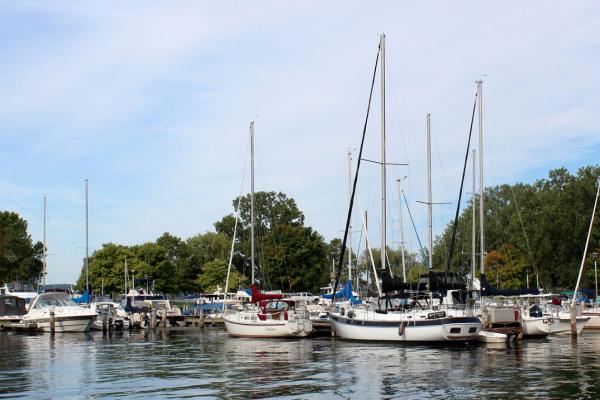 Sam Sen Seneca Lake marina with sailboats and cruisers docked