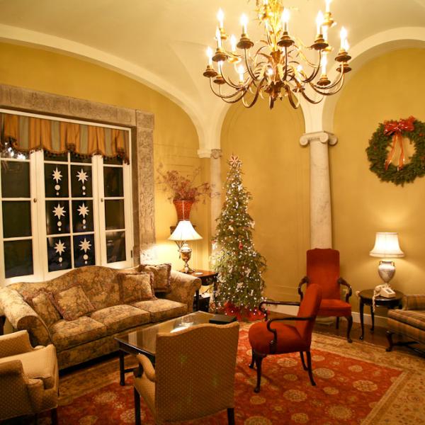 Living room with wreath