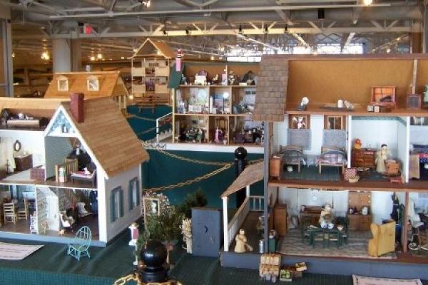 dollhouse exhibit at Soaring Museum