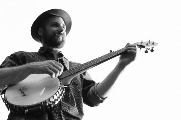 An award winning banjo player and cherished songwriter, Benny lives up to the truest form of folk music – made by the folks, for the folks.