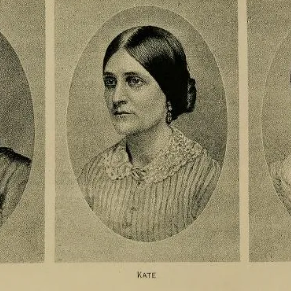 Black and white head shots of the Fox Sisters.