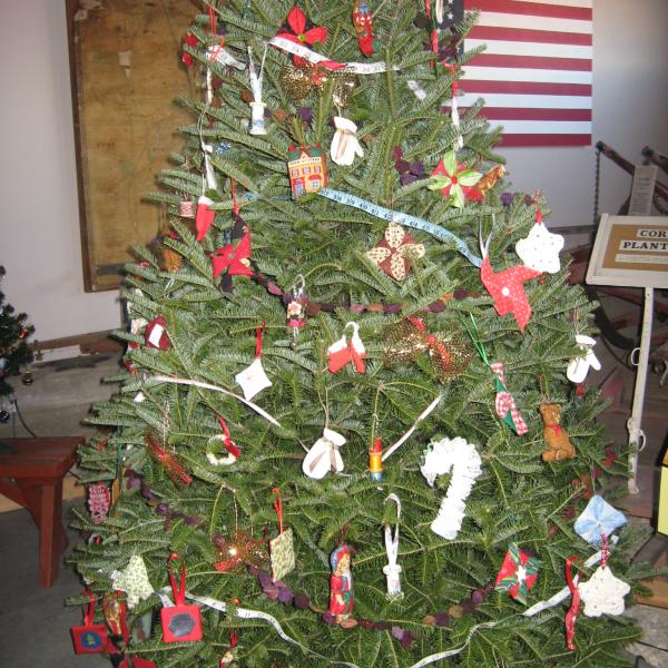 Sponsor a Tree Show Your Christmas Spirit